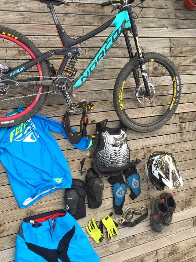 GEAR PREPARATION FOR THE DIRT STAR DH RACE