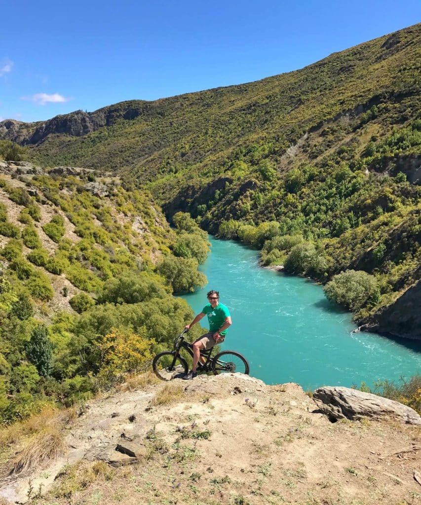 KAWARAU RIVER ALONG THE WINE TRAIL FROM ARROWTOWN TO GIBBSTON