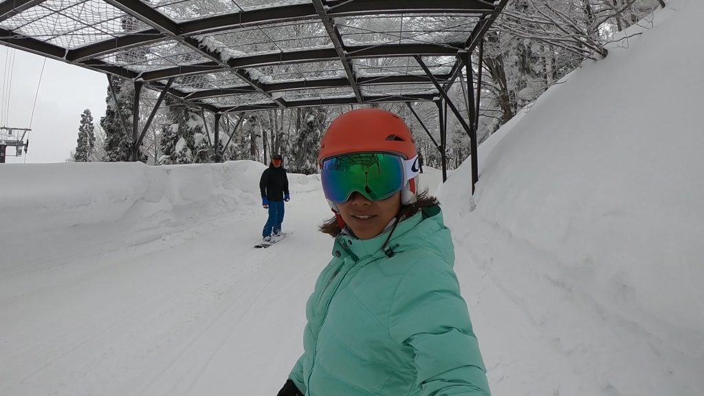 GETTING TO THE YUNOMINE & MIZUNASH AREAS. NOW, THAT'S A SNOW BANK!