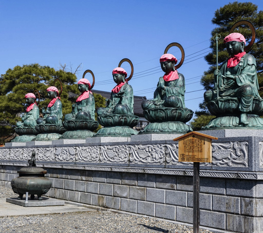 zenkoji statues 1.jpg