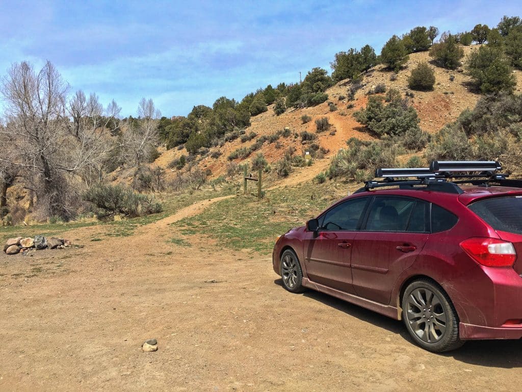 THE BEGINNING OF THE TRAIL HEAD IS JUST IN FRONT OF OUR CAR.