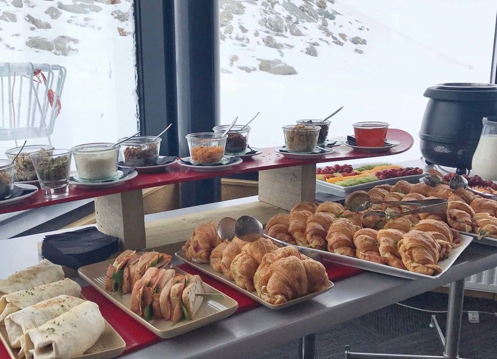 snowbroads-breakfast